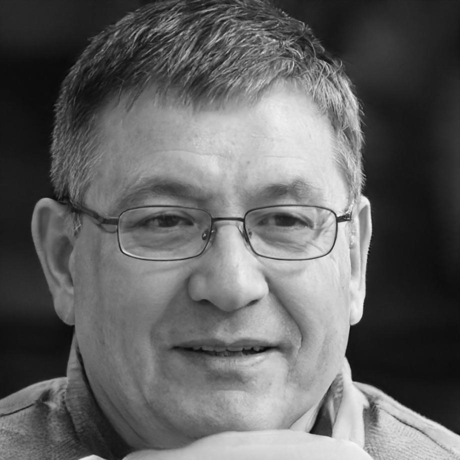 Retrato profesional de Aurelio Mendiburu
